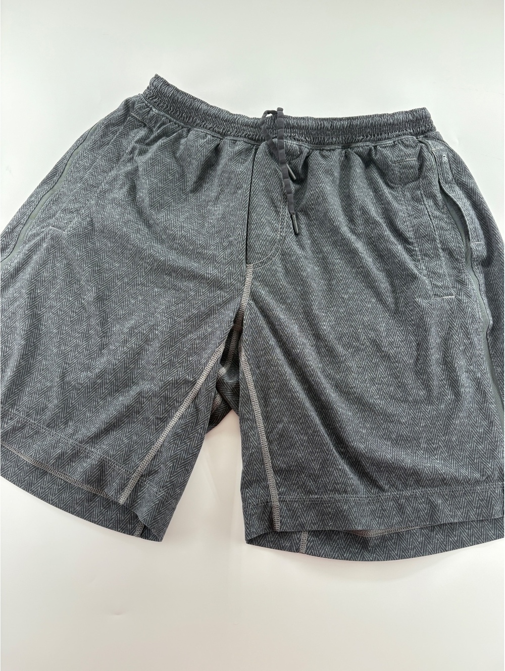 Lululemon Men L Grey Herringbone Athletic Shorts Lined 7in